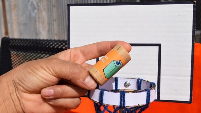 Dos cooperativas de recuperadores urbanos mendocinos fabrican juguetes reciclados. (Gentileza / UNCuyo)