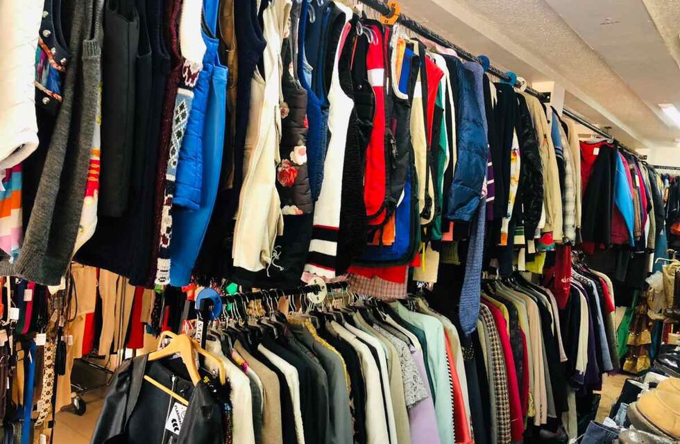 «Precios de Flores»: La feria de ropa que es furor por lo barata que es