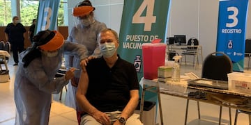 El gobernador  Juan Schiaretti recibió la primera dosis de la vacuna Sputnik V (Prensa Gobierno)