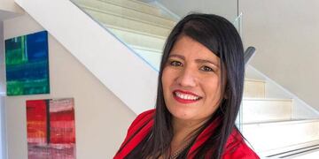 La artista vive en Centeno y trabaja en un tambo.