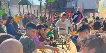 Exitoso Encuentro de Ajedrez Urbano en Parque Islas Malvinas
