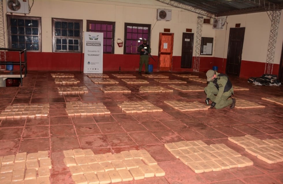 Decomisan media tonelada de marihuana en Eldorado