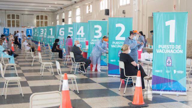 La vacunación en Córdoba proseguirá el lunes, con nuevas franjas de grupos.