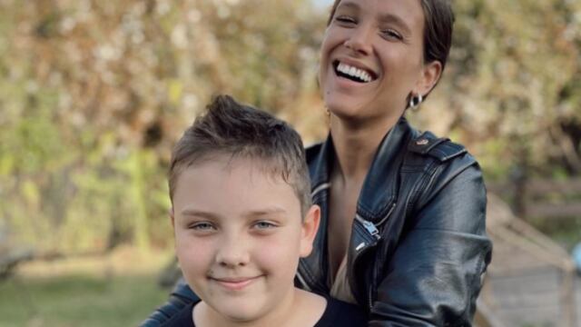 Barbie Vélez junto a su hermano Thiago Rodríguez.