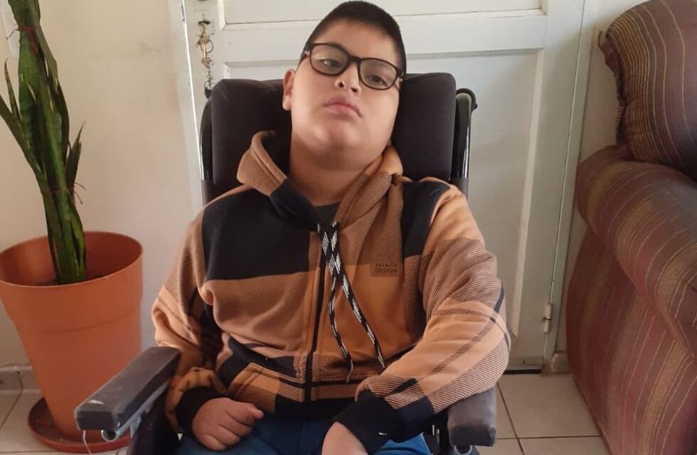 Ayudemos a Jesús, un sanjuanino de 11 años con parálisis cerebral, que necesita una silla especial