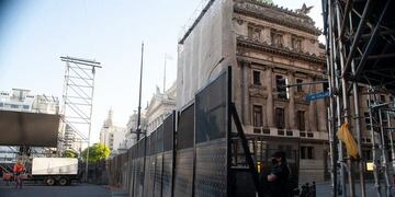 Congreso totalmente vallado para separar las marchas a favor y en contra del aborto.