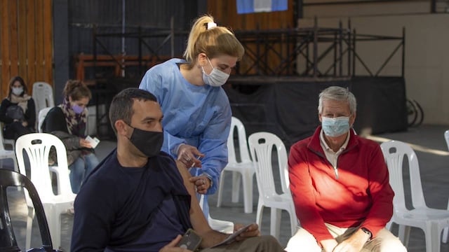 La provincia de Santa Fe notificó este martes 1.885 casos de coronavirus y 44 muertes.