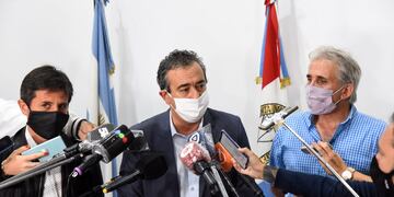 El dirigente del Frente Progresista pidió dejar de discutir las restricciones "en la guerra política que se da en el país". (@minsegsf)