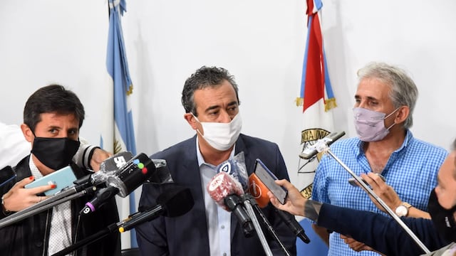 El intendente Pablo Javkin advirtió que no alcanza con tener presencia de las autoridades en los puntos de reunión. (@minsegsf)