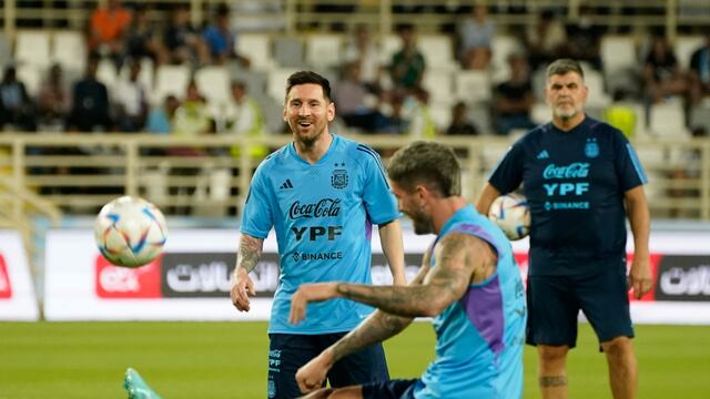 Con 15.000 personas en las tribunas, Argentina completó su primera práctica en Abu Dhabi. Foto: Clarín