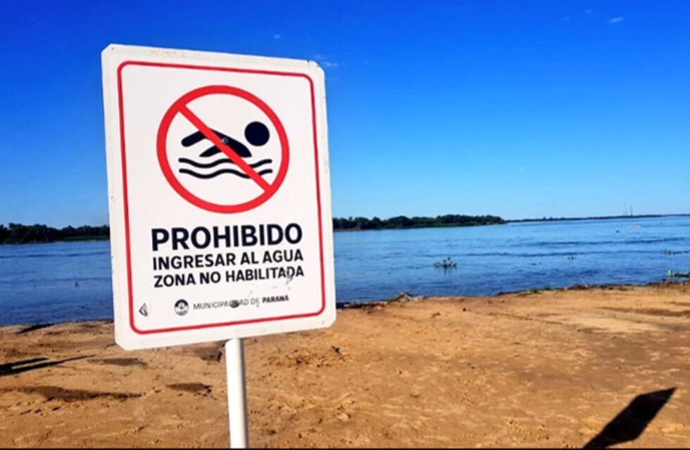 Por la crecida del Paraná, no está autorizado el ingreso al río en los balnearios