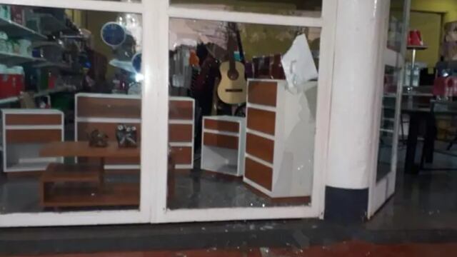 Ilícito violento: ingresaron a robar a un local comercial con un hacha.