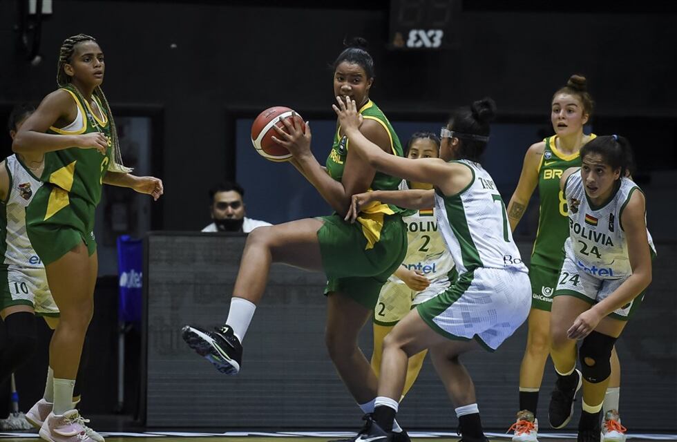 Gonzalo Britos entrenador de la Selección de Bolivia Femenino U 18 ganó su primer partido en el sudamericano de Buenos Aires