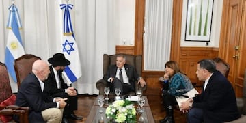 En el encuentro, el Rabino invitó al Gobernador al encuentro por la Memoria en BsAs.