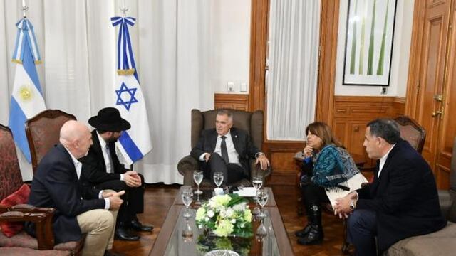 En el encuentro, el Rabino invitó al Gobernador al encuentro por la Memoria en BsAs.