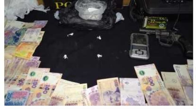 Los elementos encontrados en la casa del hombre que ya cumplía una condena por el mismo delito.