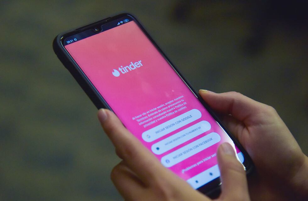 Disputa legal: Google quiere prohibir a Tinder del Play Store y demandó a sus dueños