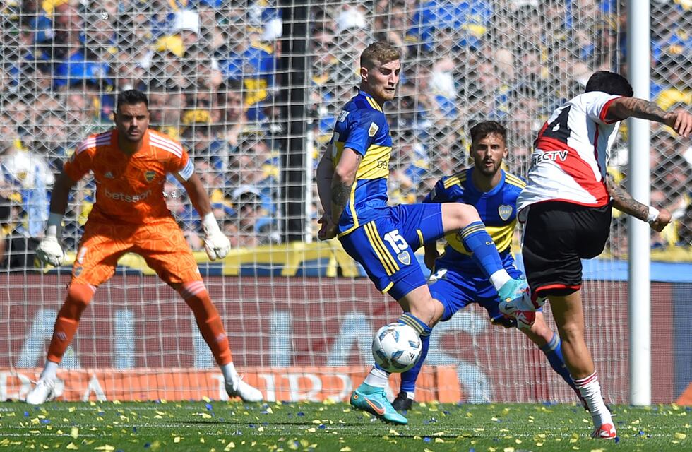 Los dos golazos de River a Boca en un Superclásico picante