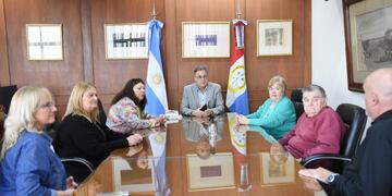 El intendente Luis Castellano recibió a escritores rafaelinos