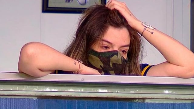 La actriz no pudo dejar que la silla de su papá quedara vacía en el primer encuentro en la Bombonera