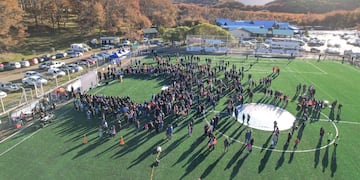 Inauguración en Ushuaia, de la cancha de fútbol de césped sintético.