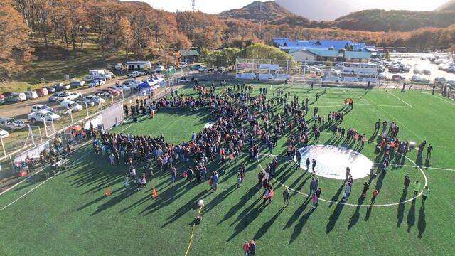 Inauguración en Ushuaia, de la cancha de fútbol de césped sintético.