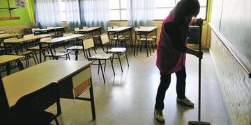 Reinician actos públicos para auxiliares de educación.