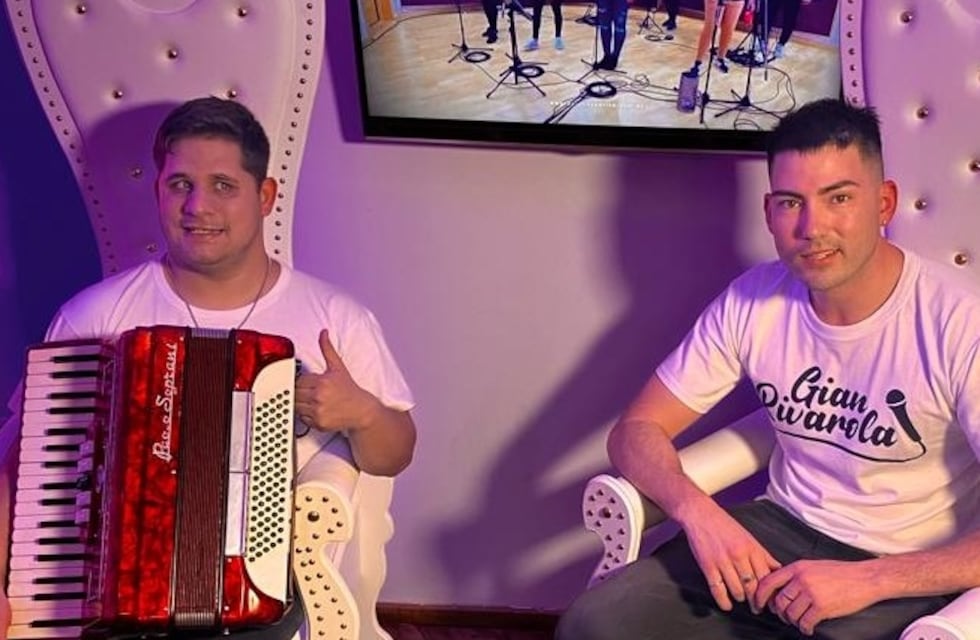 Unidos por la música: la emotiva historia detrás del colectivero y el “chico del acordeón” de Córdoba