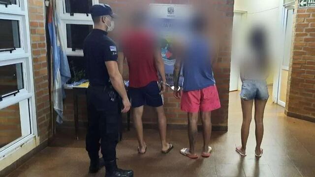 Terminaron detenidos tras amenazar a un joven en Los Helechos.