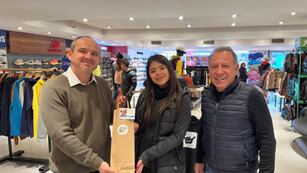 Maipú canjea vinos en la víspera del Día del Padre.