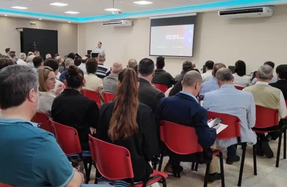 CESPAL y Coopmorteros realizan el 2° conversatorio en el Salón de Bomberos de Arroyito