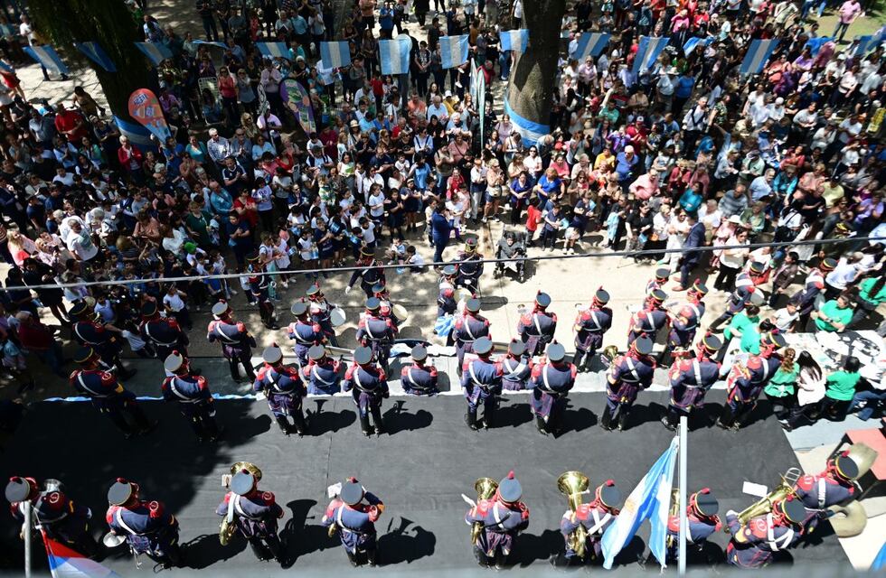 Emotivo desfile de la Fanfarria Militar “Alto Perú” al cumplirse 241º aniversario de la fundación de Gualeguaychú