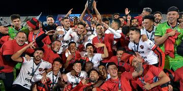 Club Altético Patronato se consagró campeón de la Copa Argentina y jugará la Copa Libertadores
El “Patrón” venció a Talleres de Córdoba y por primera vez disputará un torneo internacional, gracias al insólito gol de Thiago Banega.
Foto: Orlando Pelichotti