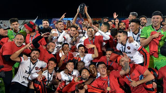 Club Altético Patronato se consagró campeón de la Copa Argentina y jugará la Copa Libertadores
El “Patrón” venció a Talleres de Córdoba y por primera vez disputará un torneo internacional, gracias al insólito gol de Thiago Banega.
Foto: Orlando Pelichotti