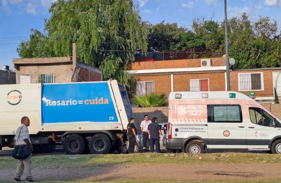 Chocó contra un camión recolector de basura en Rosario y murió