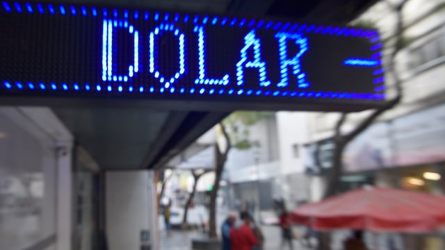 El dólar Blue subió este miércoles $9.