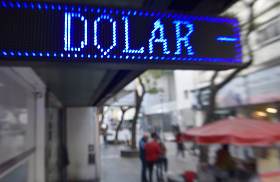 Sigue bajando el dólar blue en Córdoba: a cuánto cerró en el inicio de septiembre