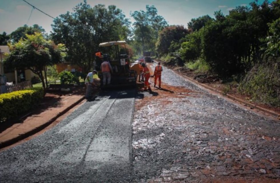 Se están ejecutando obras de pavimentación sobre empedrado en Tres Capones