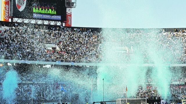 Vuelven los hinchas a los estadios de fútbol en Argentina.
