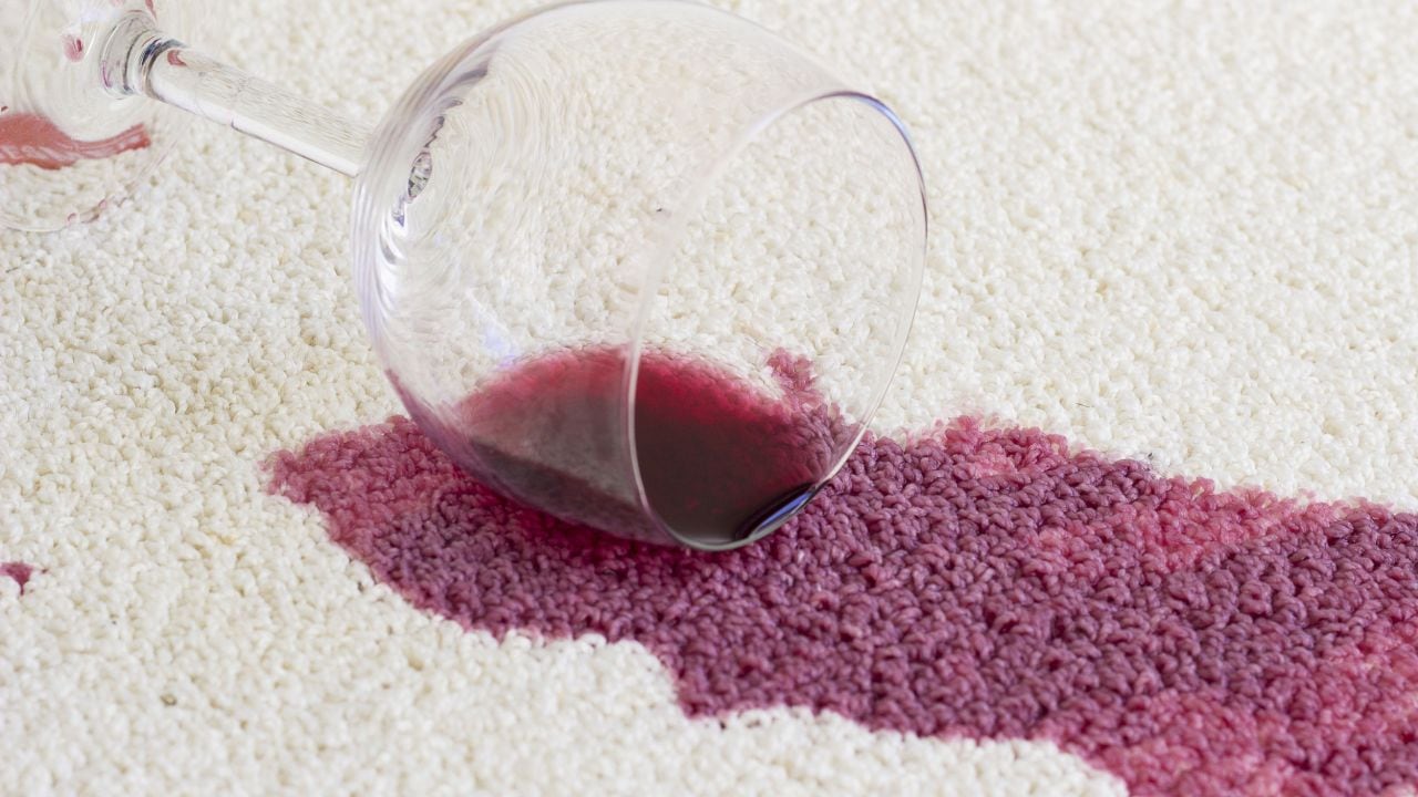 El resultado final es una prenda limpia, sin manchas y con las fibras del tejido cuidadas.