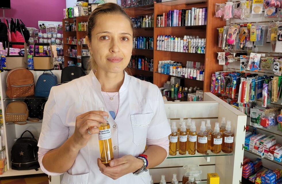 Una farmacia de Córdoba elabora su propio repelente de mosquitos ante la escasez en el mercado
