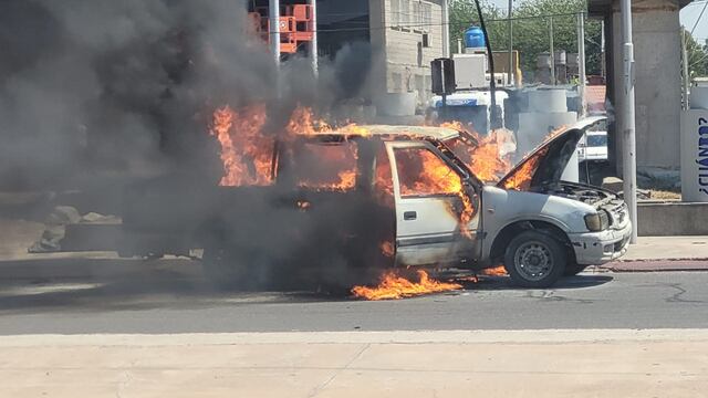 El vehículo se incendió en una reconocida rotonda de la ciudad de Cordoba.