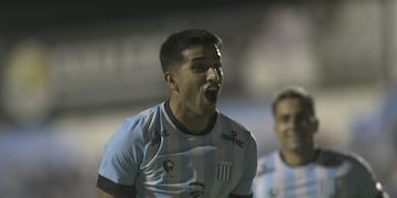 Matías Machado marcó el 1-0 de Racing ante Alvarado en el estadio Miguel Sancho de Nueva Italia (Javier Ferreyra / La Voz).