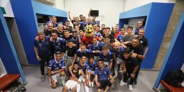 El festejo se hizo sentir en el vestuario de Gimnasia y Esgrima de Jujuy, tras vencer de local a Deportivo Maipú.