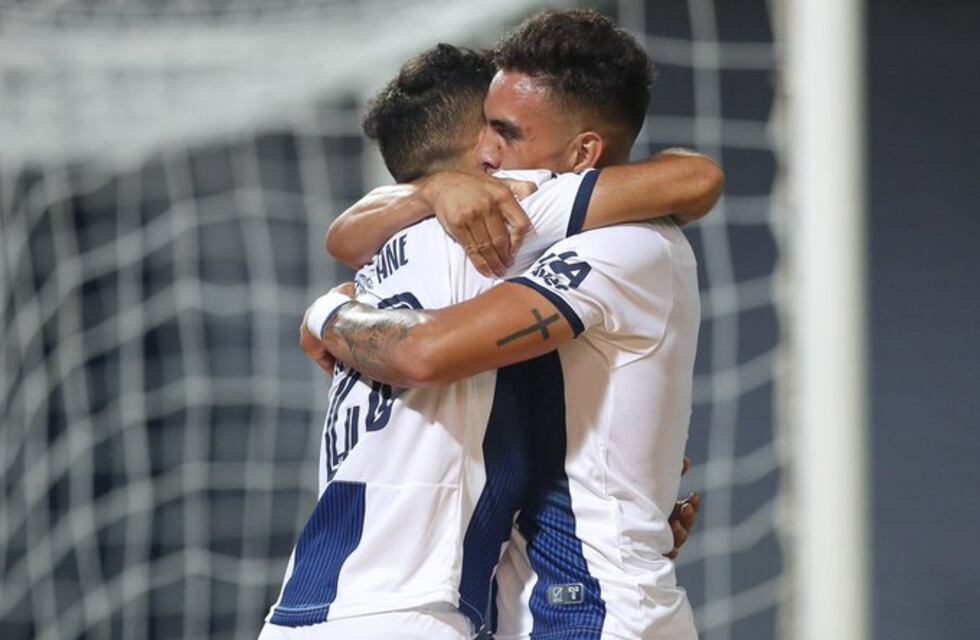 ¡Una locura! Talleres le ganó al líder Banfield y se le puso a un punto