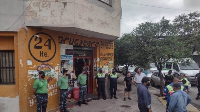 Clausuraron un drugstore en la capital por múltiples infracciones en el marco de la pandemia