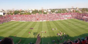 El estadio del "Santo", en la Ciudadela, repleto en la vuelta de los hinchas en Tucumán. (@CASMOficial)