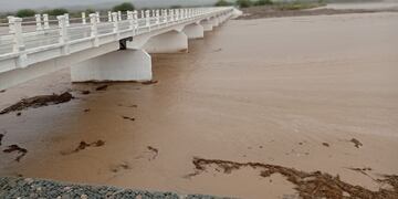 El puente se mantuvo indemne tras la creciente.