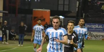 En la defensa de Racing, Gianfranco Ferrero irá como zaguero central.