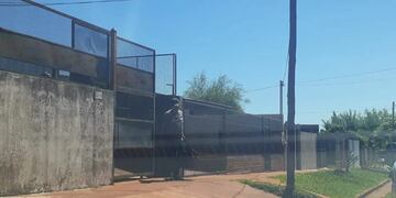 Desalojaron a un ex concejal de Posadas y la dueña de la propiedad advierte posibles represalias.